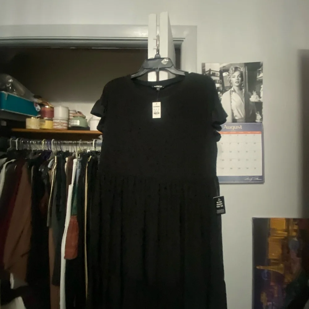 Dress - Picture 1 of 4